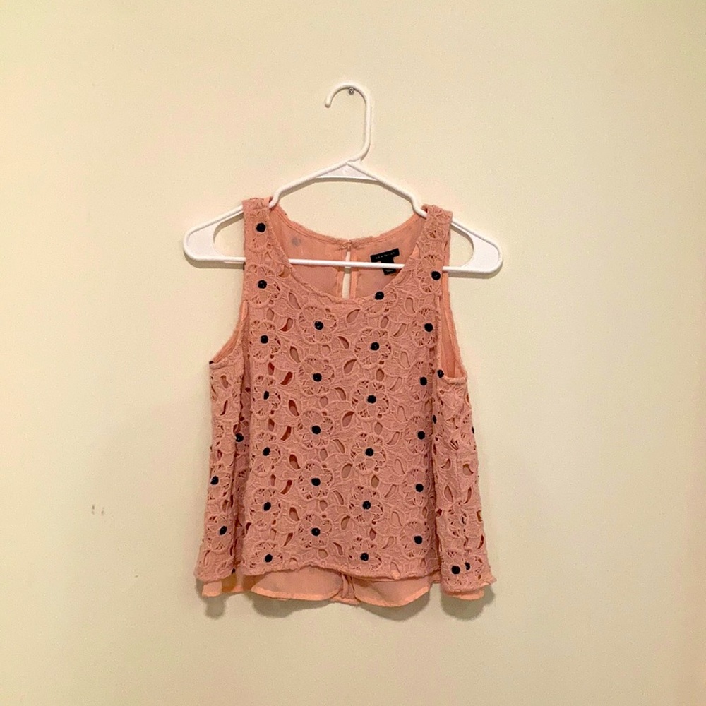 Ann Taylor light pink sleeveless floral pattern top